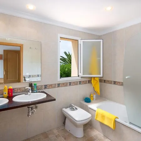 Villa Cabriel By *