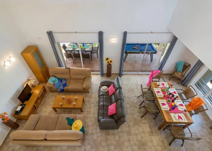 Villa Cabriel By *