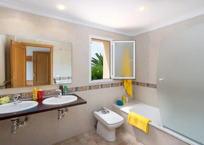 Villa Cabriel By *